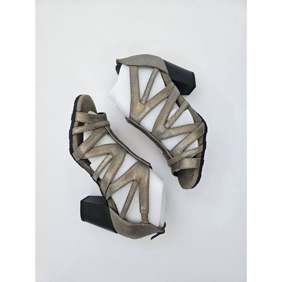 easy street Shoes - Easy Street Amaze Sandals Heels Shoes Pewter Metallic Size 5.5M NWT and BOX